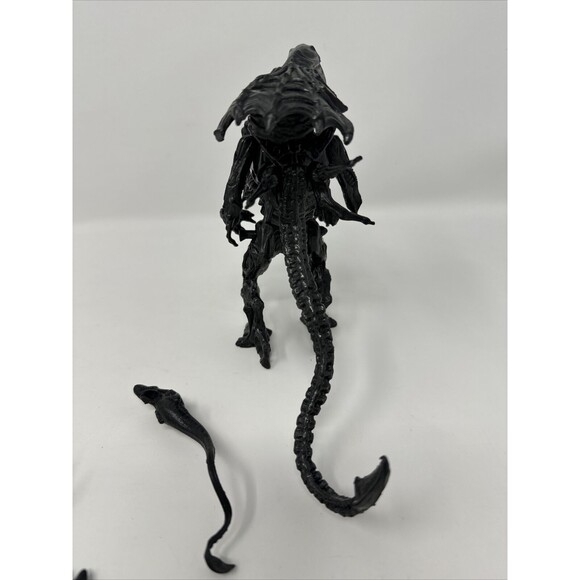 1992 Kenner Alien Queen Alien with Queen Burster 6" + 1994 Alien Bull Figure - Picture 5 of 13